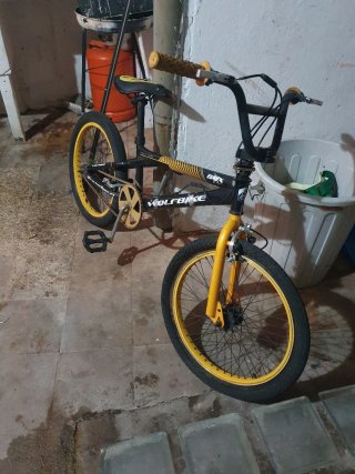 Bicicleta BMX Wolfbike Negra y Amarilla