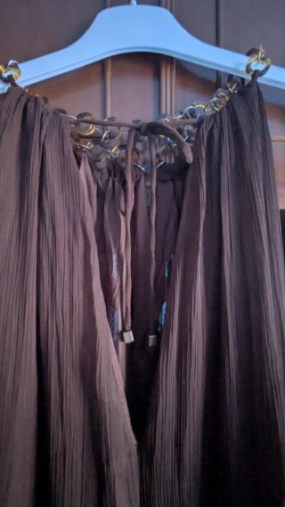 Vestido Zara Marrón Chocolate con cuello joya.