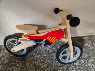 Bicicleta de madera para niños