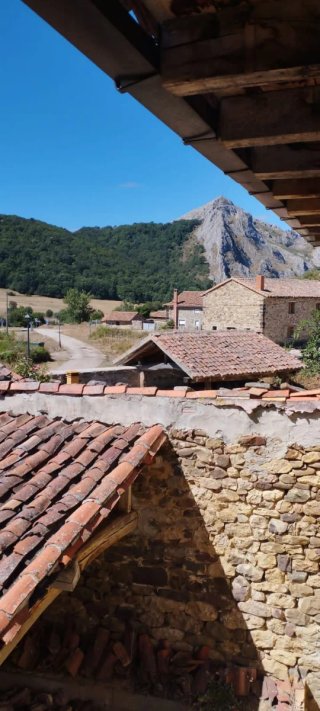 Casa de pueblo de piedra,2 plantas 280 m² Tremaya