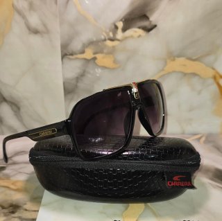 Gafas de sol Carrera negras y doradas