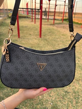 Bolso Guess Negro y Dorado