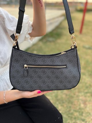 Bolso Guess Negro y Dorado