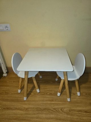 Mesa Infantil VEVOR con 2 Sillas