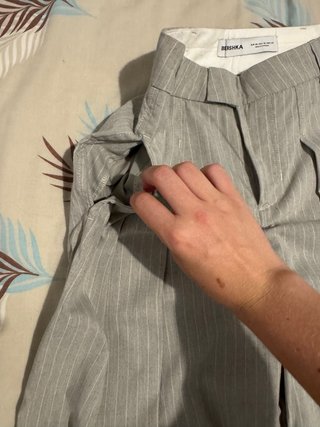 Pantalones Bershka grises raya diplomática talla 3
