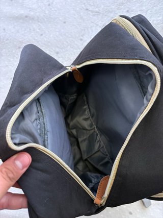 Mochila marca SUNSHINE Negra y detalles Marrón