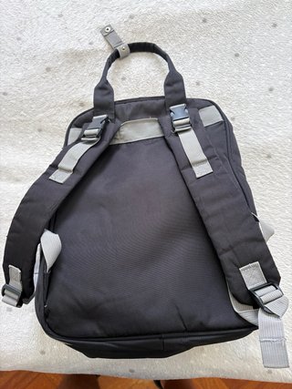 Mochila marca SUNSHINE Negra y detalles Marrón