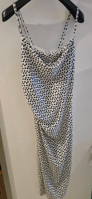 Vestido midi lunares Zara elegante