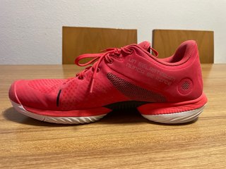Zapatillas de pádel Wilson rojas talla 48.