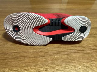 Zapatillas de pádel Wilson rojas talla 48.