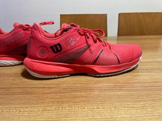 Zapatillas de pádel Wilson rojas talla 48.