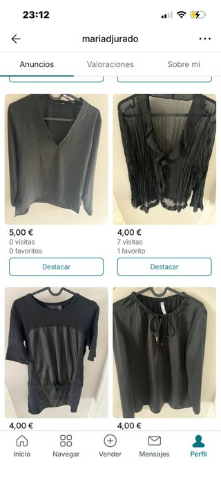 Camisas oscuras.