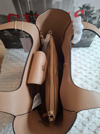 Bolso Guess Beige con neceser y llavero 2 en 1