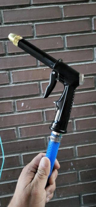 Pistola de agua a presión 5€