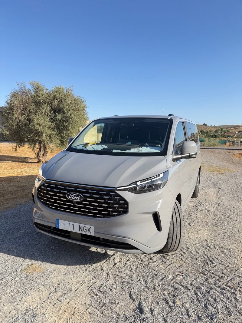 Ford Tourneo Custom 2025 - foto 1