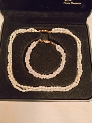Collar y Pulsera de Perlas Naturales. Nunca Usado.