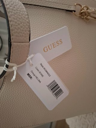 Bolso Guess blanco con neceser y llavero