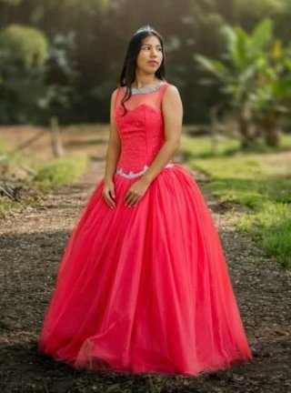 Vestido verde con bordado floral