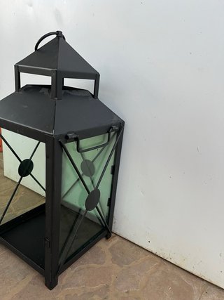 Portavelas de metal y cristal negro