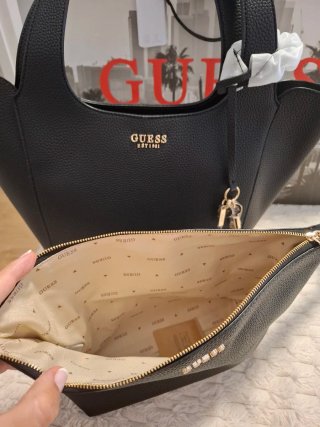 Bolso Guess Negro con neceser y llavero 2 en 1