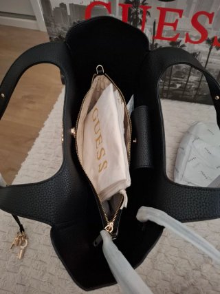 Bolso Guess Negro con neceser y llavero 2 en 1