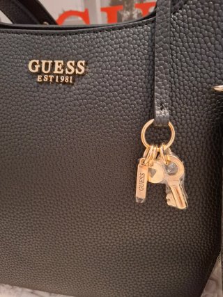Bolso Guess Negro con neceser y llavero 2 en 1