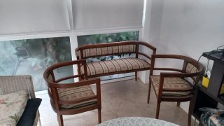 Sofá y 2 butacas de madera y tela