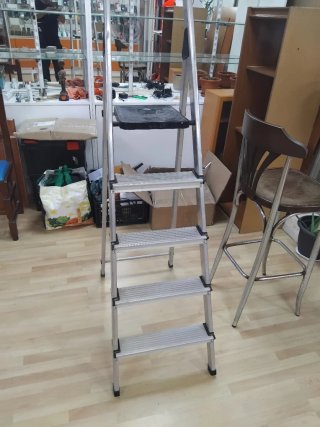 Escalera de aluminio plegable