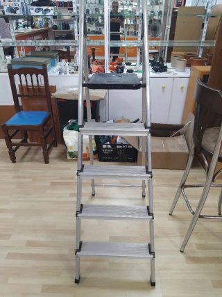 Escalera de aluminio plegable