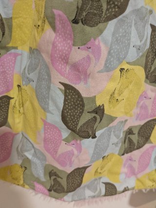 Chaleco rosa con estampado de zorros