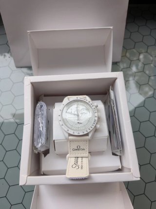 Omega x Swatch Snoopy Mission to the Moon