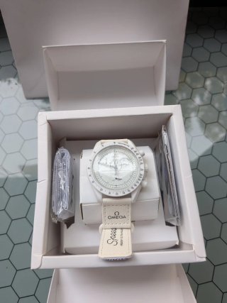Omega x Swatch Snoopy Mission to the Moon