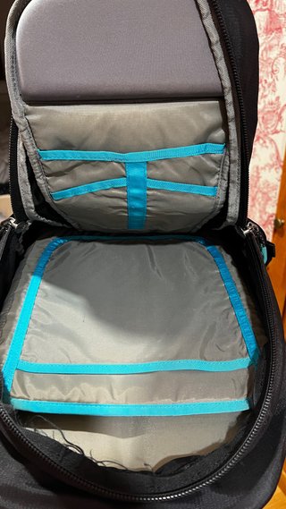 Mochila Thule Negra y Turquesa