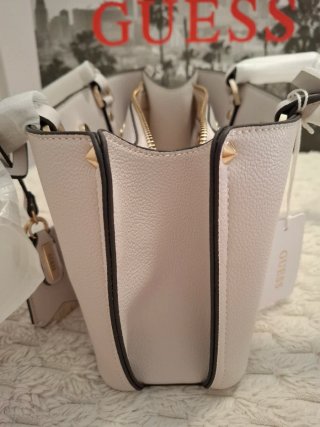 Bolso Guess Beige y Dorado