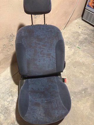 Asiento de coche tiene cajone secreto Peugeot 206