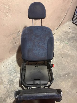 Asiento de coche tiene cajone secreto Peugeot 206