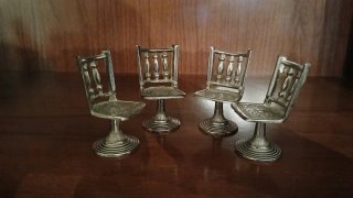 Miniatura mesa y 4 sillas
