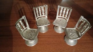Miniatura mesa y 4 sillas