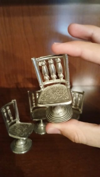 Miniatura mesa y 4 sillas