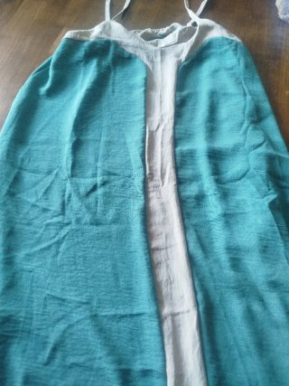 Vestido largo verde azulado y beige