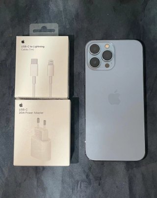 iPhone 13 Pro Max Plata + Cargador y Cable