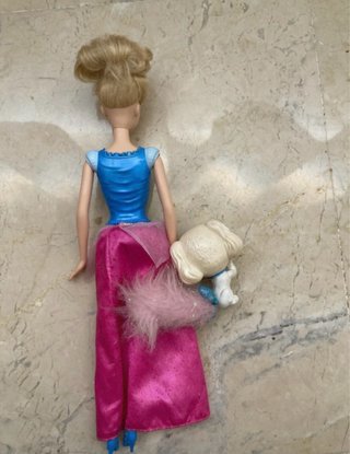 Princesa Disney Cenicienta con mascota de palacio