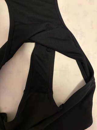 Costume intero nero con volant