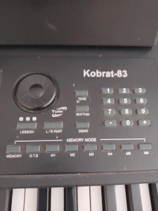 Piano Digital Kobrat con Banqueta Negra