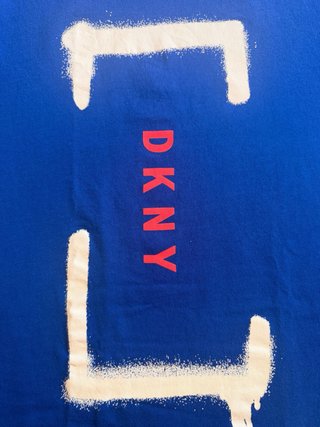 Camiseta azul DKNY niño