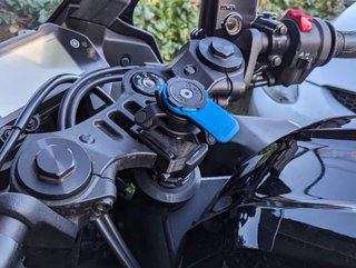Yamaha R3 Soporte Quad Lock móvil