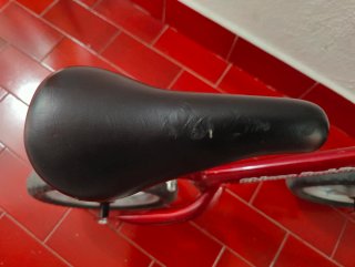 Bicicleta de equilibrio roja Chicco