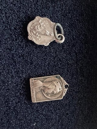 Lote Medallas Religiosas Antiguas y Cruz