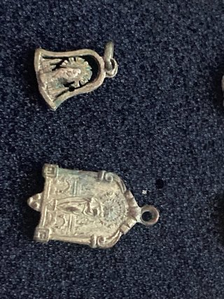 Lote Medallas Religiosas Antiguas y Cruz