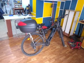 Bicicleta Eléctrica con Maletero